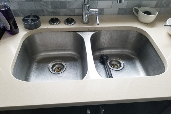 Old Rounded-Corner Sink for Quartz Kitchen